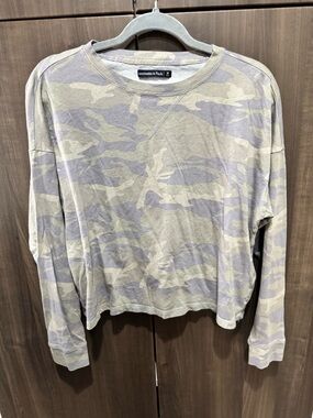 Abercrombie & Fitch Green and Gray Camo Crewneck Tee